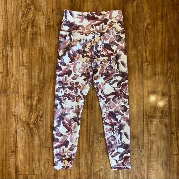 BALANCE Women’s Purple White Floral Capri Cropped Leggings Size Medium - Picture 7 of 11